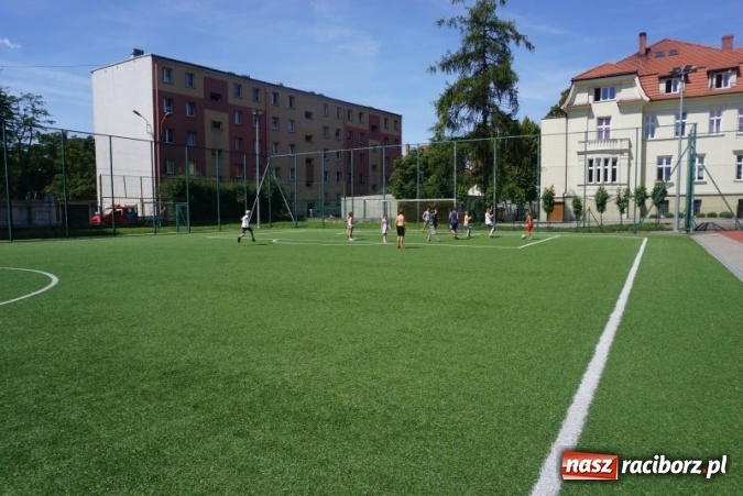 Zdjęcie w galerii na portalu naszraciborz.pl: Na orliku przy Kasprowicza powtarzają Euro 2016 wiadomości z regionu