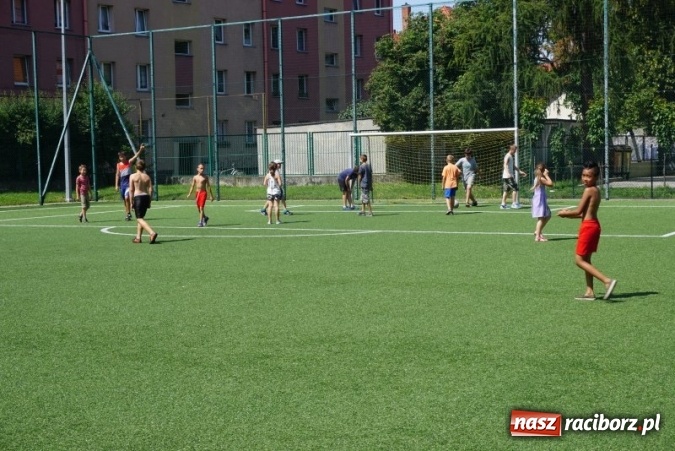 Zdjęcie w galerii na portalu naszraciborz.pl: Na orliku przy Kasprowicza powtarzają Euro 2016 wiadomości z regionu