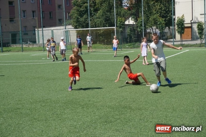Zdjęcie w galerii na portalu naszraciborz.pl: Na orliku przy Kasprowicza powtarzają Euro 2016 wiadomości z regionu