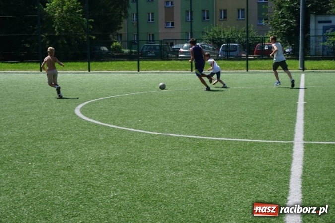 Zdjęcie w galerii na portalu naszraciborz.pl: Na orliku przy Kasprowicza powtarzają Euro 2016 wiadomości z regionu