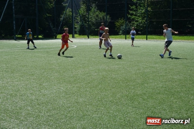 Zdjęcie w galerii na portalu naszraciborz.pl: Na orliku przy Kasprowicza powtarzają Euro 2016 wiadomości z regionu