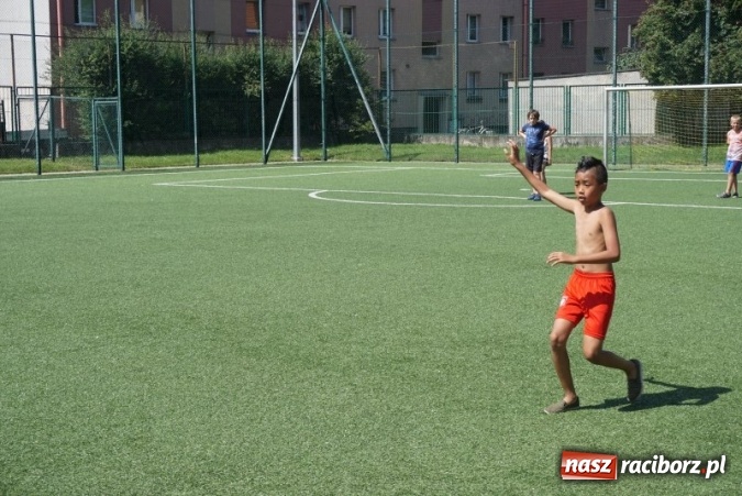 Zdjęcie w galerii na portalu naszraciborz.pl: Na orliku przy Kasprowicza powtarzają Euro 2016 wiadomości z regionu
