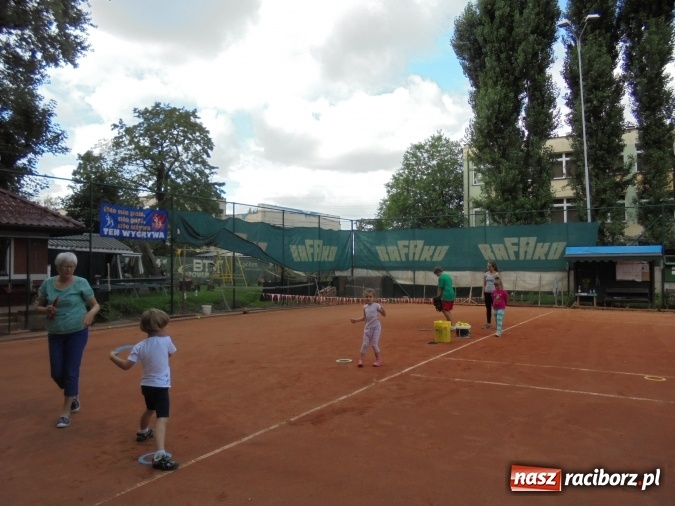Zdjęcie w galerii na portalu naszraciborz.pl: Przyszli tenisiści poznawali tajniki sportu wiadomości z regionu