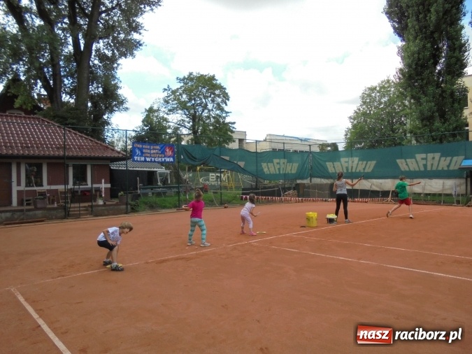 Zdjęcie w galerii na portalu naszraciborz.pl: Przyszli tenisiści poznawali tajniki sportu wiadomości z regionu