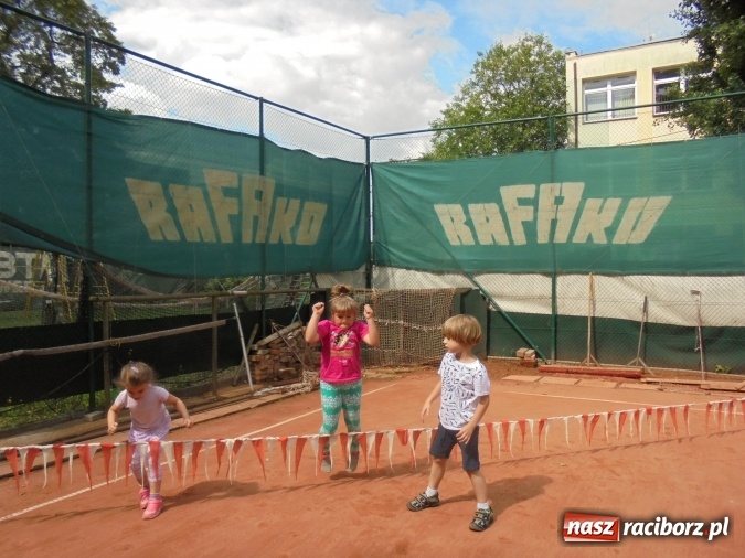 Zdjęcie w galerii na portalu naszraciborz.pl: Przyszli tenisiści poznawali tajniki sportu wiadomości z regionu