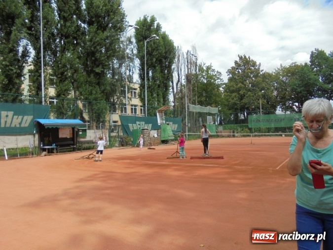 Zdjęcie w galerii na portalu naszraciborz.pl: Przyszli tenisiści poznawali tajniki sportu wiadomości z regionu