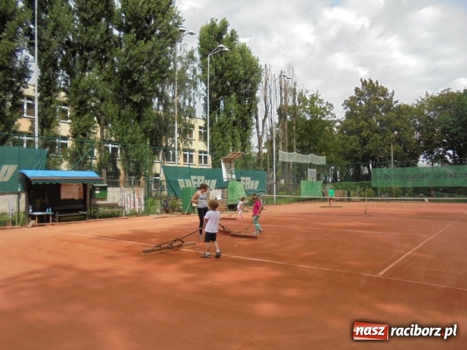 Zdjęcie w galerii na portalu naszraciborz.pl: Przyszli tenisiści poznawali tajniki sportu wiadomości z regionu