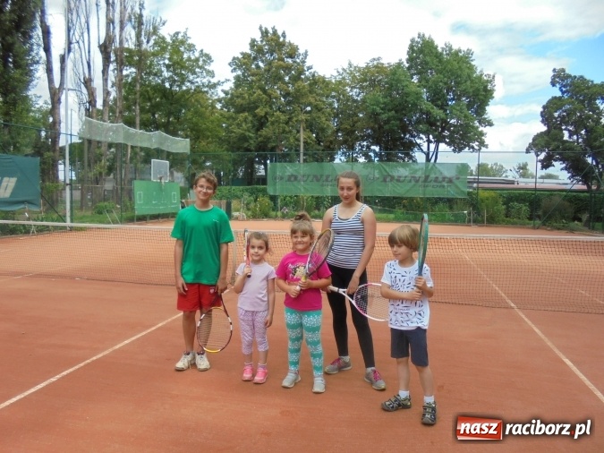 Zdjęcie w galerii na portalu naszraciborz.pl: Przyszli tenisiści poznawali tajniki sportu wiadomości z regionu