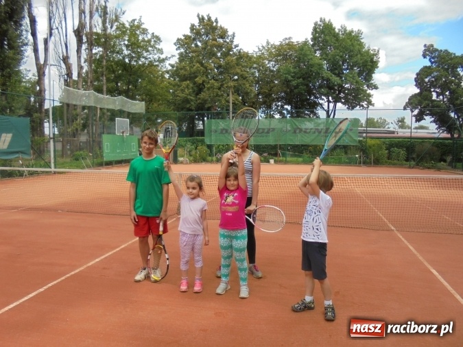 Zdjęcie w galerii na portalu naszraciborz.pl: Przyszli tenisiści poznawali tajniki sportu wiadomości z regionu