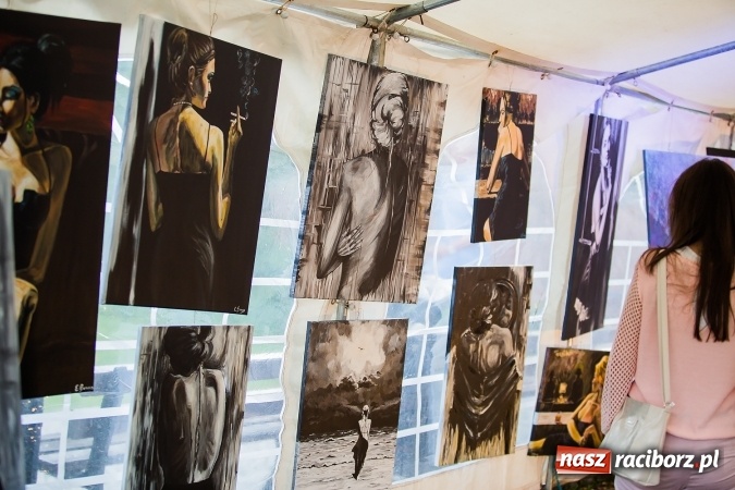 Zdjęcie w galerii na portalu naszraciborz.pl: INTRO - festiwal muzyki elektronicznej i światła na Zamku Piastowskim wiadomości z regionu