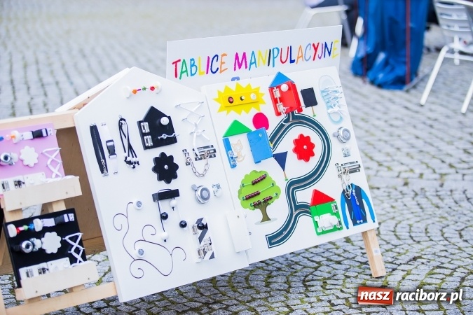 Zdjęcie w galerii na portalu naszraciborz.pl: INTRO - festiwal muzyki elektronicznej i światła na Zamku Piastowskim wiadomości z regionu