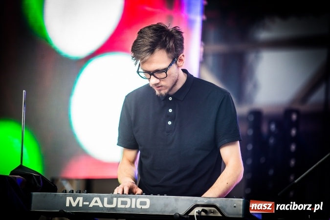 Zdjęcie w galerii na portalu naszraciborz.pl: INTRO - festiwal muzyki elektronicznej i światła na Zamku Piastowskim wiadomości z regionu