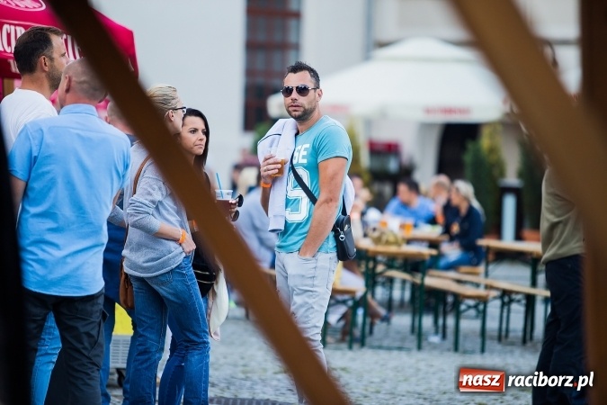 Zdjęcie w galerii na portalu naszraciborz.pl: INTRO - festiwal muzyki elektronicznej i światła na Zamku Piastowskim wiadomości z regionu