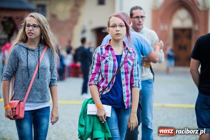 Zdjęcie w galerii na portalu naszraciborz.pl: INTRO - festiwal muzyki elektronicznej i światła na Zamku Piastowskim wiadomości z regionu