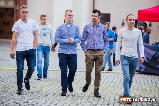 Zdjęcie w galerii na portalu naszraciborz.pl: INTRO - festiwal muzyki elektronicznej i światła na Zamku Piastowskim wiadomości z regionu