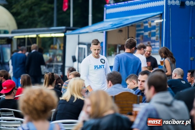 Zdjęcie w galerii na portalu naszraciborz.pl: INTRO - festiwal muzyki elektronicznej i światła na Zamku Piastowskim wiadomości z regionu