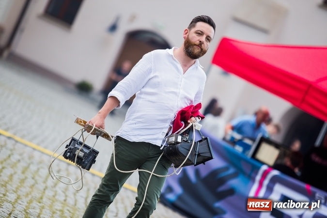 Zdjęcie w galerii na portalu naszraciborz.pl: INTRO - festiwal muzyki elektronicznej i światła na Zamku Piastowskim wiadomości z regionu