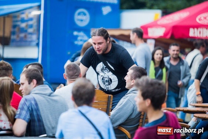 Zdjęcie w galerii na portalu naszraciborz.pl: INTRO - festiwal muzyki elektronicznej i światła na Zamku Piastowskim wiadomości z regionu