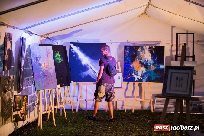 Zdjęcie w galerii na portalu naszraciborz.pl: INTRO - festiwal muzyki elektronicznej i światła na Zamku Piastowskim wiadomości z regionu