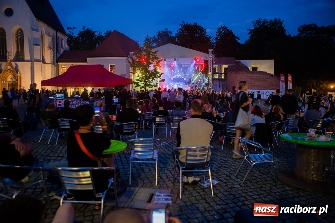 Zdjęcie w galerii na portalu naszraciborz.pl: INTRO - festiwal muzyki elektronicznej i światła na Zamku Piastowskim wiadomości z regionu