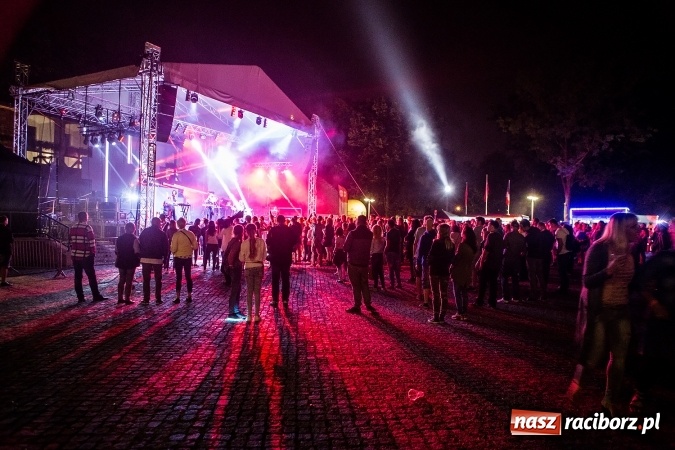 Zdjęcie w galerii na portalu naszraciborz.pl: INTRO - festiwal muzyki elektronicznej i światła na Zamku Piastowskim wiadomości z regionu