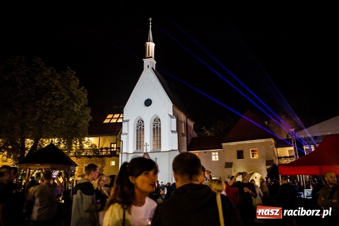Zdjęcie w galerii na portalu naszraciborz.pl: INTRO - festiwal muzyki elektronicznej i światła na Zamku Piastowskim wiadomości z regionu