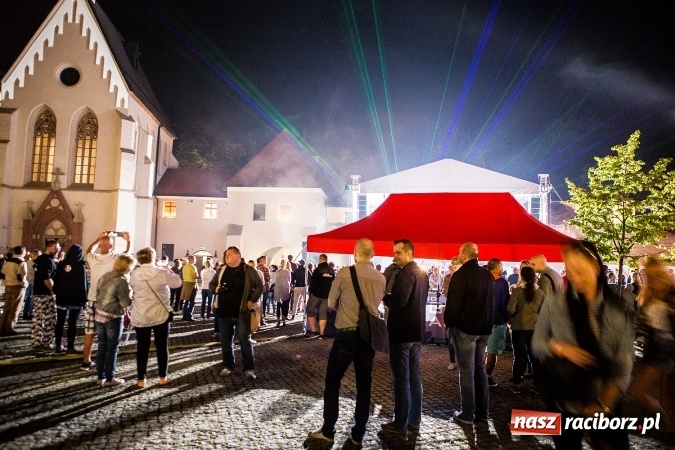 Zdjęcie w galerii na portalu naszraciborz.pl: INTRO - festiwal muzyki elektronicznej i światła na Zamku Piastowskim wiadomości z regionu