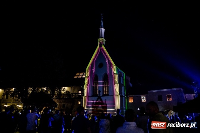 Zdjęcie w galerii na portalu naszraciborz.pl: INTRO - festiwal muzyki elektronicznej i światła na Zamku Piastowskim wiadomości z regionu