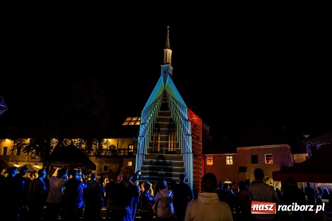 Zdjęcie w galerii na portalu naszraciborz.pl: INTRO - festiwal muzyki elektronicznej i światła na Zamku Piastowskim wiadomości z regionu