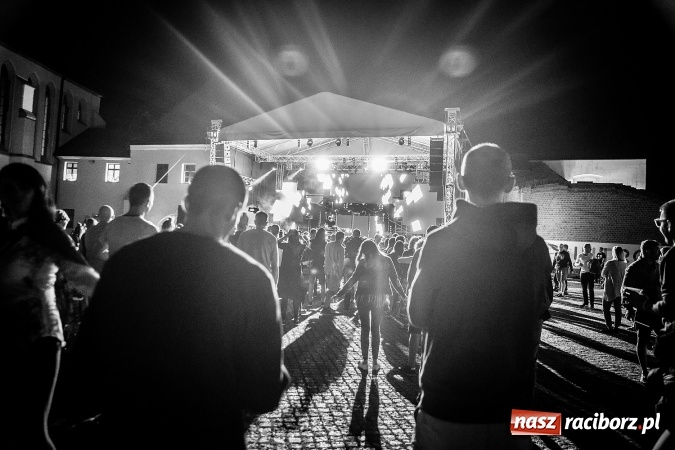 Zdjęcie w galerii na portalu naszraciborz.pl: INTRO - festiwal muzyki elektronicznej i światła na Zamku Piastowskim wiadomości z regionu