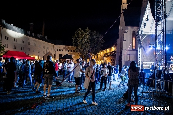 Zdjęcie w galerii na portalu naszraciborz.pl: INTRO - festiwal muzyki elektronicznej i światła na Zamku Piastowskim wiadomości z regionu
