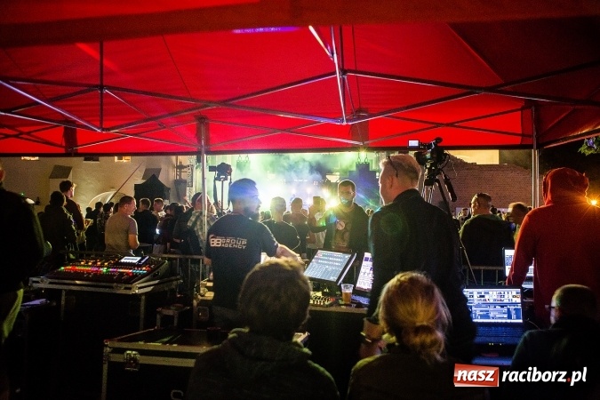 Zdjęcie w galerii na portalu naszraciborz.pl: INTRO - festiwal muzyki elektronicznej i światła na Zamku Piastowskim wiadomości z regionu