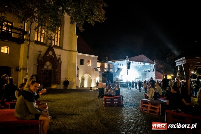 Zdjęcie w galerii na portalu naszraciborz.pl: INTRO - festiwal muzyki elektronicznej i światła na Zamku Piastowskim wiadomości z regionu