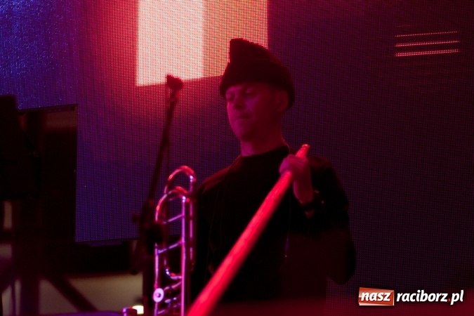 Zdjęcie w galerii na portalu naszraciborz.pl: INTRO - festiwal muzyki elektronicznej i światła na Zamku Piastowskim wiadomości z regionu