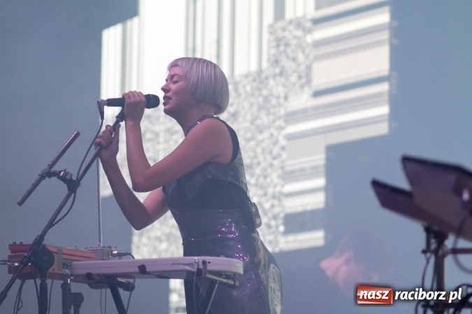 Zdjęcie w galerii na portalu naszraciborz.pl: INTRO - festiwal muzyki elektronicznej i światła na Zamku Piastowskim wiadomości z regionu