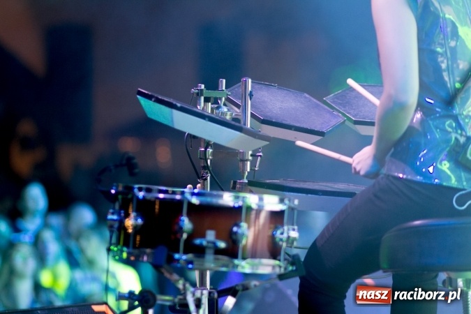 Zdjęcie w galerii na portalu naszraciborz.pl: INTRO - festiwal muzyki elektronicznej i światła na Zamku Piastowskim wiadomości z regionu