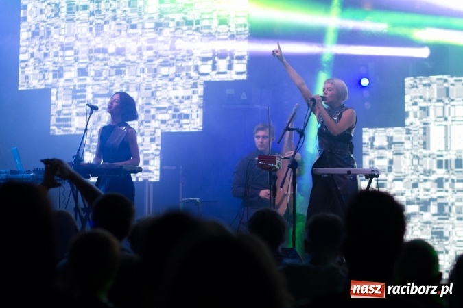 Zdjęcie w galerii na portalu naszraciborz.pl: INTRO - festiwal muzyki elektronicznej i światła na Zamku Piastowskim wiadomości z regionu