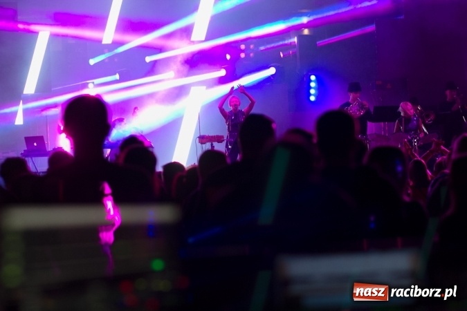 Zdjęcie w galerii na portalu naszraciborz.pl: INTRO - festiwal muzyki elektronicznej i światła na Zamku Piastowskim wiadomości z regionu