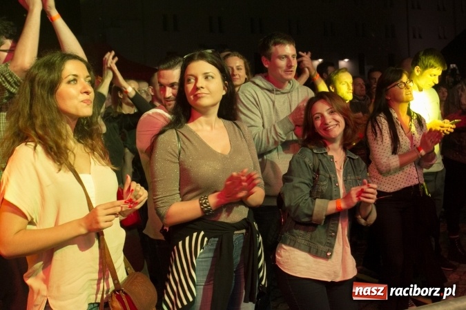 Zdjęcie w galerii na portalu naszraciborz.pl: INTRO - festiwal muzyki elektronicznej i światła na Zamku Piastowskim wiadomości z regionu