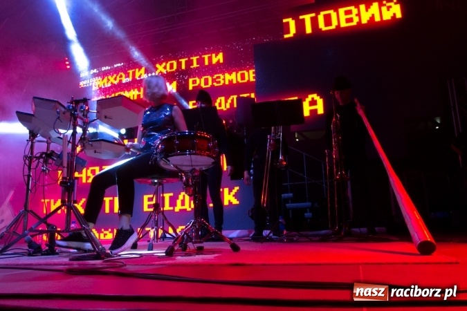 Zdjęcie w galerii na portalu naszraciborz.pl: INTRO - festiwal muzyki elektronicznej i światła na Zamku Piastowskim wiadomości z regionu