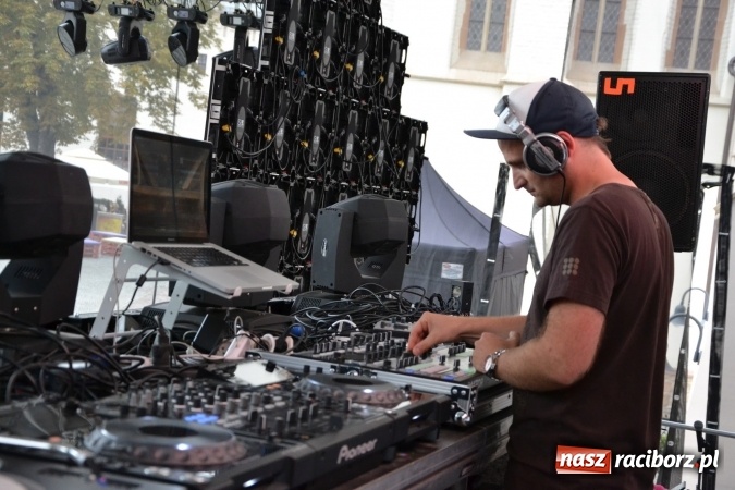 Zdjęcie w galerii na portalu naszraciborz.pl: INTRO - festiwal muzyki elektronicznej i światła na Zamku Piastowskim wiadomości z regionu