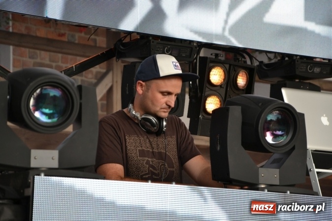 Zdjęcie w galerii na portalu naszraciborz.pl: INTRO - festiwal muzyki elektronicznej i światła na Zamku Piastowskim wiadomości z regionu