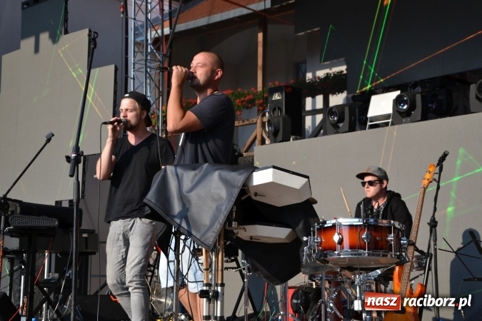 Zdjęcie w galerii na portalu naszraciborz.pl: INTRO - festiwal muzyki elektronicznej i światła na Zamku Piastowskim wiadomości z regionu