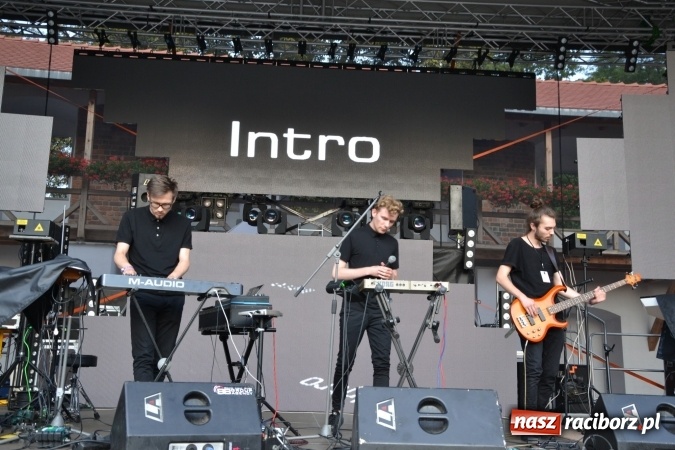 Zdjęcie w galerii na portalu naszraciborz.pl: INTRO - festiwal muzyki elektronicznej i światła na Zamku Piastowskim wiadomości z regionu