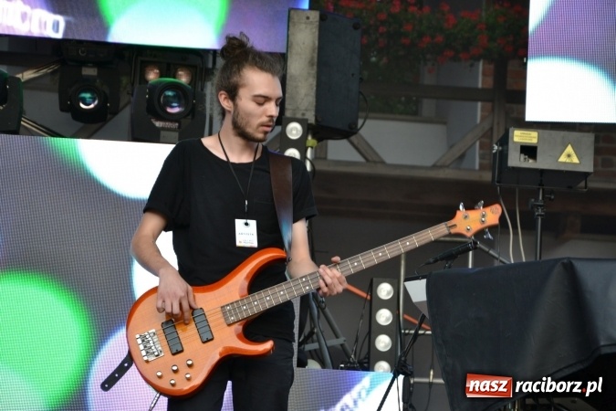 Zdjęcie w galerii na portalu naszraciborz.pl: INTRO - festiwal muzyki elektronicznej i światła na Zamku Piastowskim wiadomości z regionu