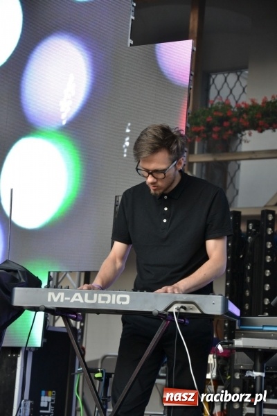 Zdjęcie w galerii na portalu naszraciborz.pl: INTRO - festiwal muzyki elektronicznej i światła na Zamku Piastowskim wiadomości z regionu