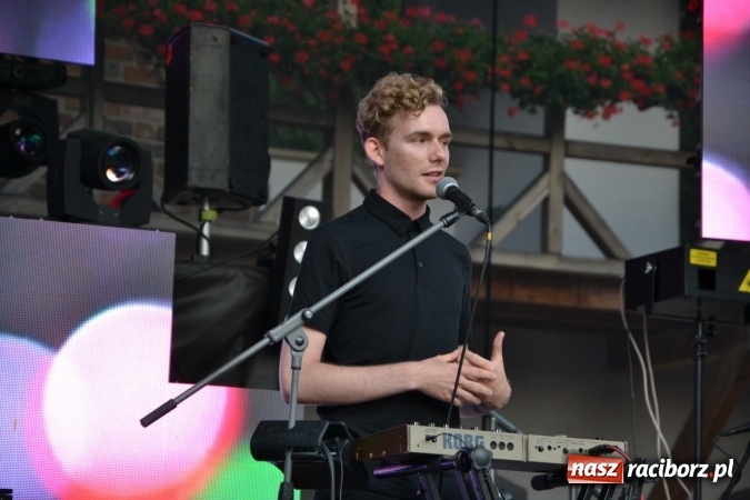 Zdjęcie w galerii na portalu naszraciborz.pl: INTRO - festiwal muzyki elektronicznej i światła na Zamku Piastowskim wiadomości z regionu