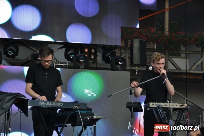 Zdjęcie w galerii na portalu naszraciborz.pl: INTRO - festiwal muzyki elektronicznej i światła na Zamku Piastowskim wiadomości z regionu