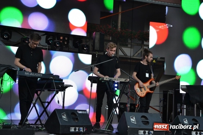 Zdjęcie w galerii na portalu naszraciborz.pl: INTRO - festiwal muzyki elektronicznej i światła na Zamku Piastowskim wiadomości z regionu