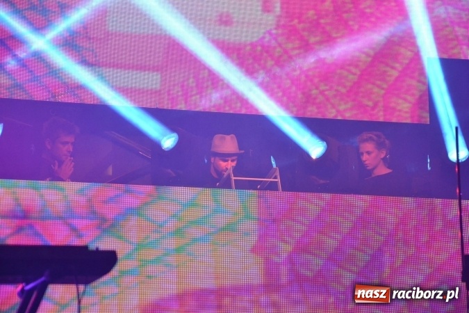 Zdjęcie w galerii na portalu naszraciborz.pl: INTRO - festiwal muzyki elektronicznej i światła na Zamku Piastowskim wiadomości z regionu